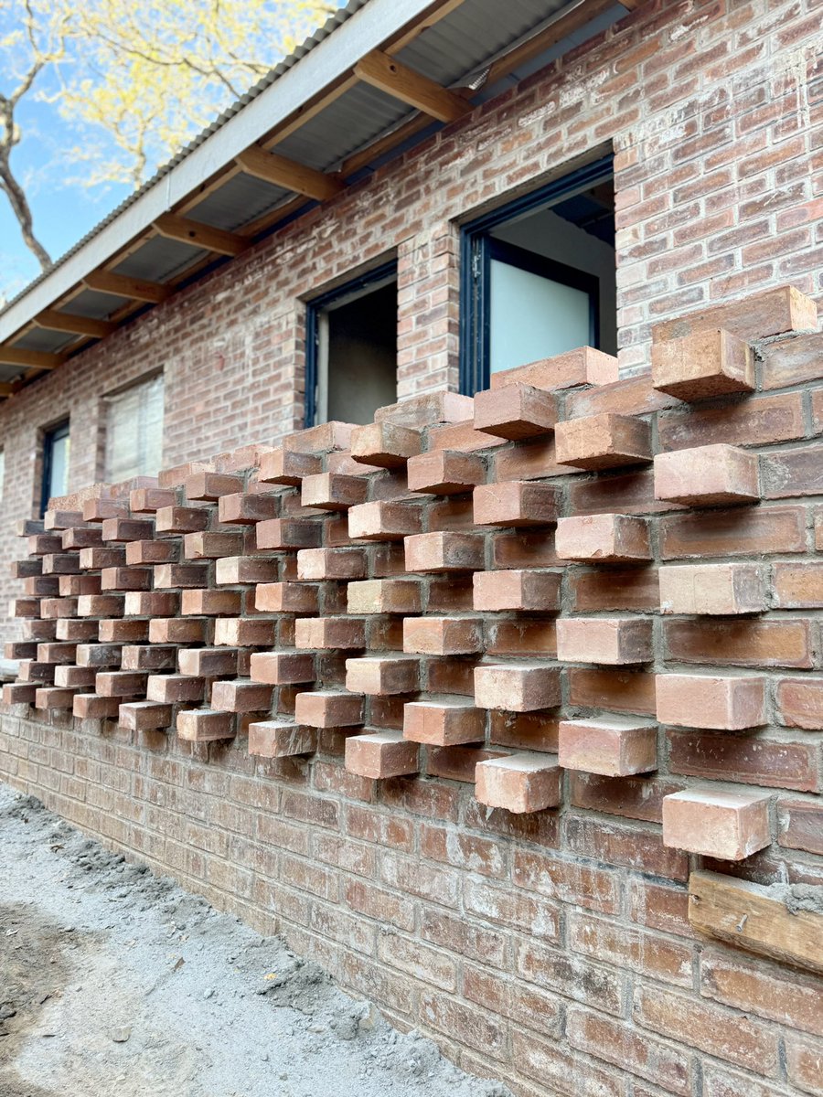 Nothing to see here, just some beautiful brickwork, laid…

… the Turnbury way!