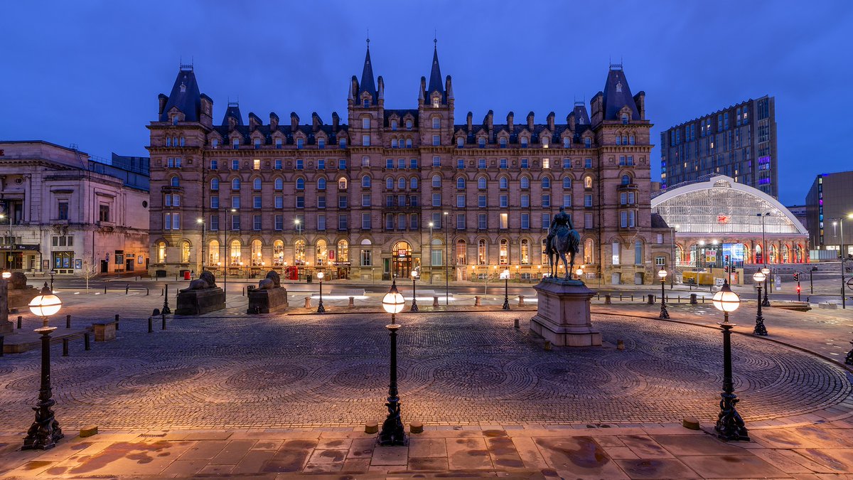 LiverpoolVista's tweet image. Good morning from Liverpool. St George's Plateau and Lime Street.
