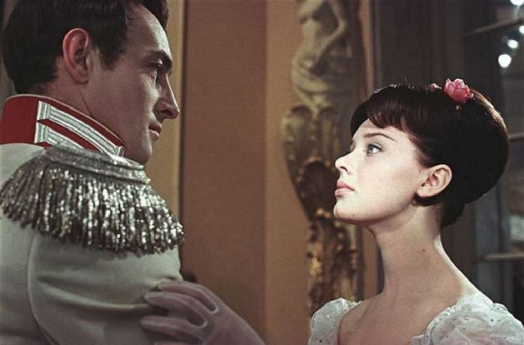 Zmei_Hhsss's tweet image. Both the 1956 American and 1967 Soviet versions of War and Peace look stunning.