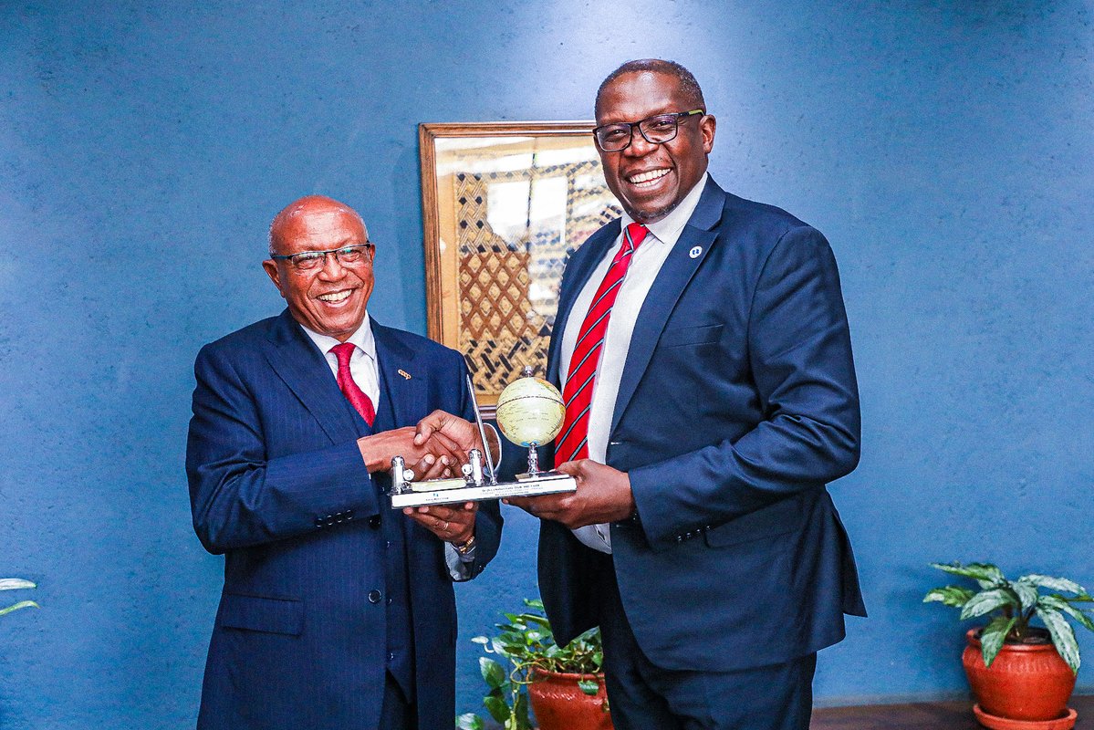 NationMediaGrp's tweet image. Yesterday, our Group Managing Director and CEO, Geoffrey Odundo hosted a delegation from the Institute of Directors Kenya led by Chairman, Dr. Nelson Kuria and CEO, Prof. Charles Mayaka. They discussed collaboration opportunities particularly in empowering leaders, enhancing…