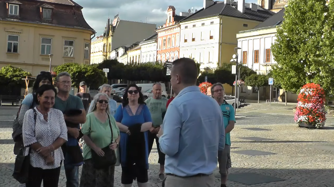 Rajchl
Facebook: Desetitisíce lajků.
Šternberk: ⬇