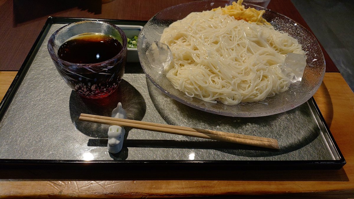 土庄港着いたが次のフェリーまで時間が空くから、その間に昼飯でそうめん食べた😋