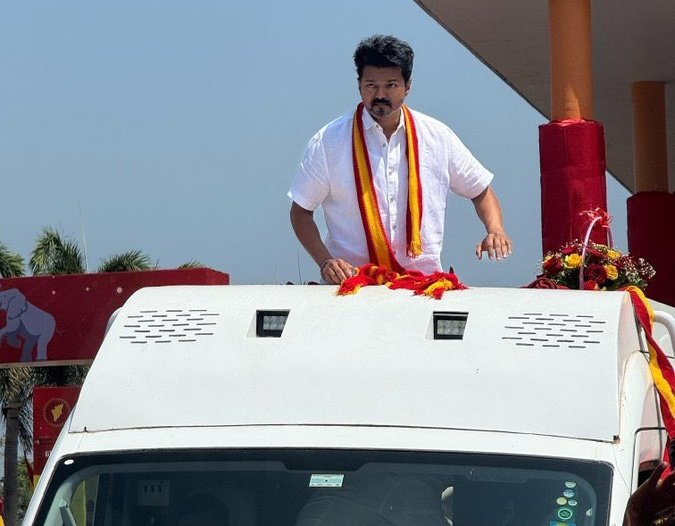 தவெக தொண்டர்களின் அடியை தாங்க முடியாமல் சீமான் காலில் விழுந்த திமுக என்றே வரலாறு சொல்லும்.