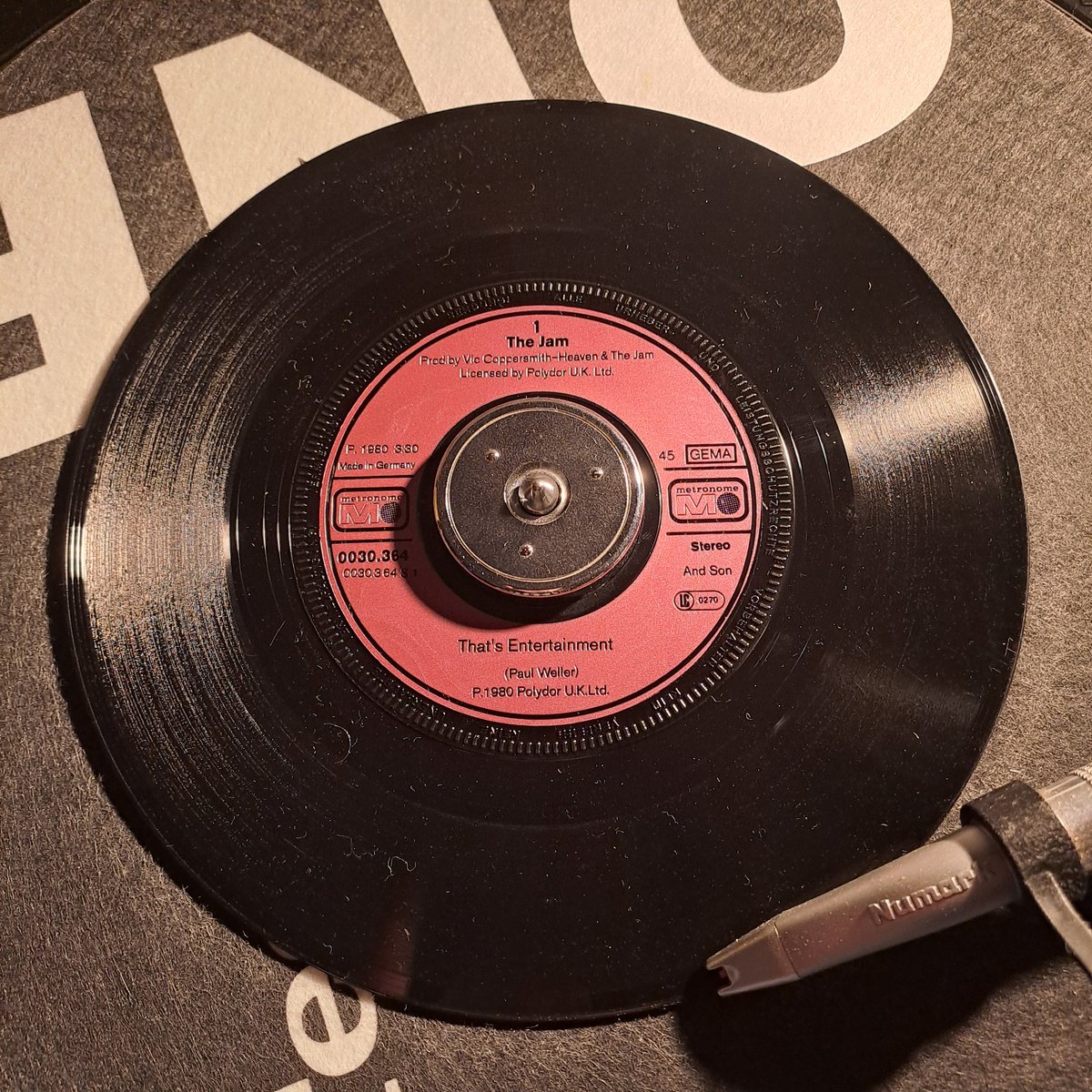 TheHouseof08's tweet image. #TheWednesdayJam
THE JAM - THAT'S ENTERTAINMENT
Single No12
"Two lovers kissing amongst the scream of midnight
Two lovers missing the tranquility of solitude"
This made No21 in the UK Chart despite only being available on German import.
#TheJam