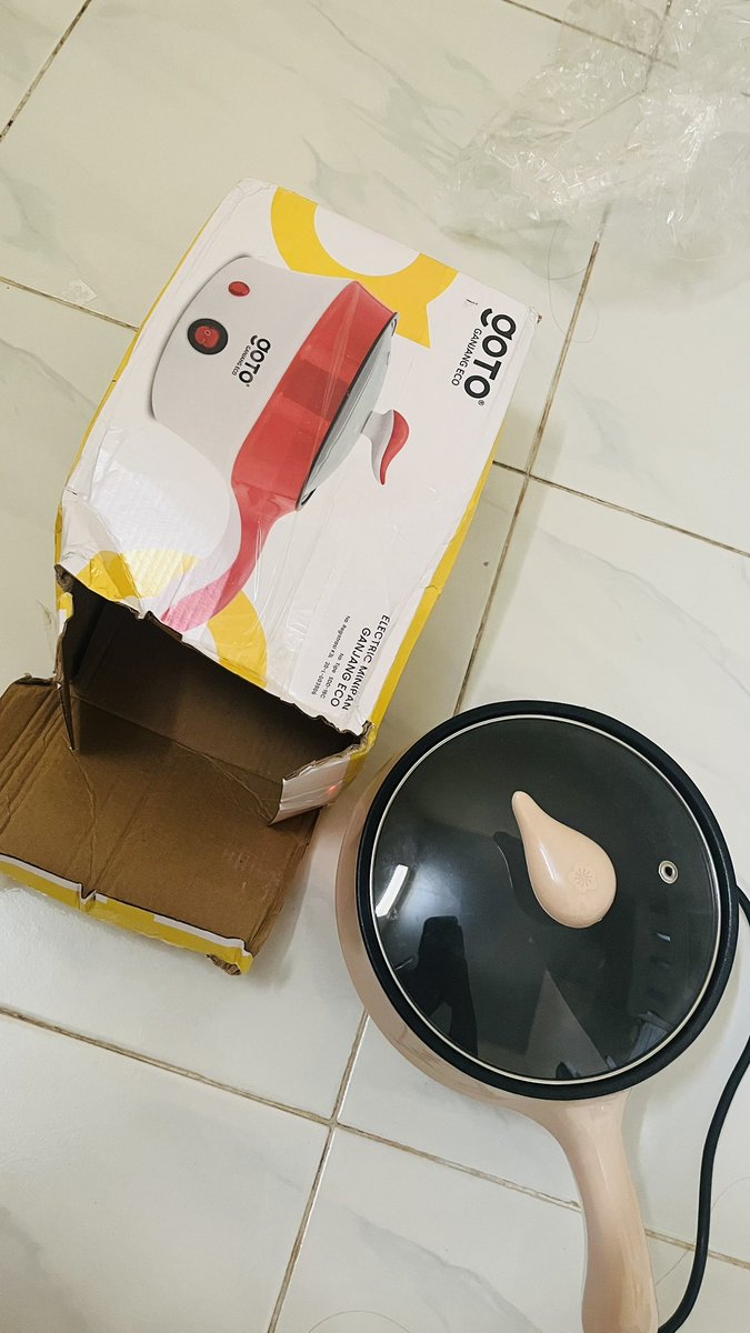 kepitingkyu's tweet image. Ada yg mau beli panci listrik punya ku ga ya? Soalnya aku salah beli.