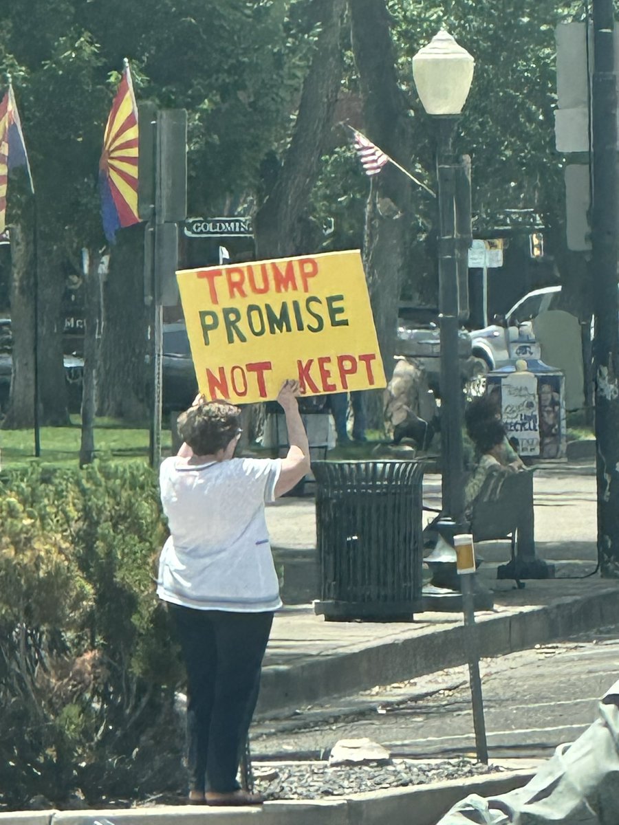 ClueHeywood's tweet image. Shout out to this brave soul in deep red Prescott Arizona today, giving the president shit for one of the more childish of his bullshit campaign promises