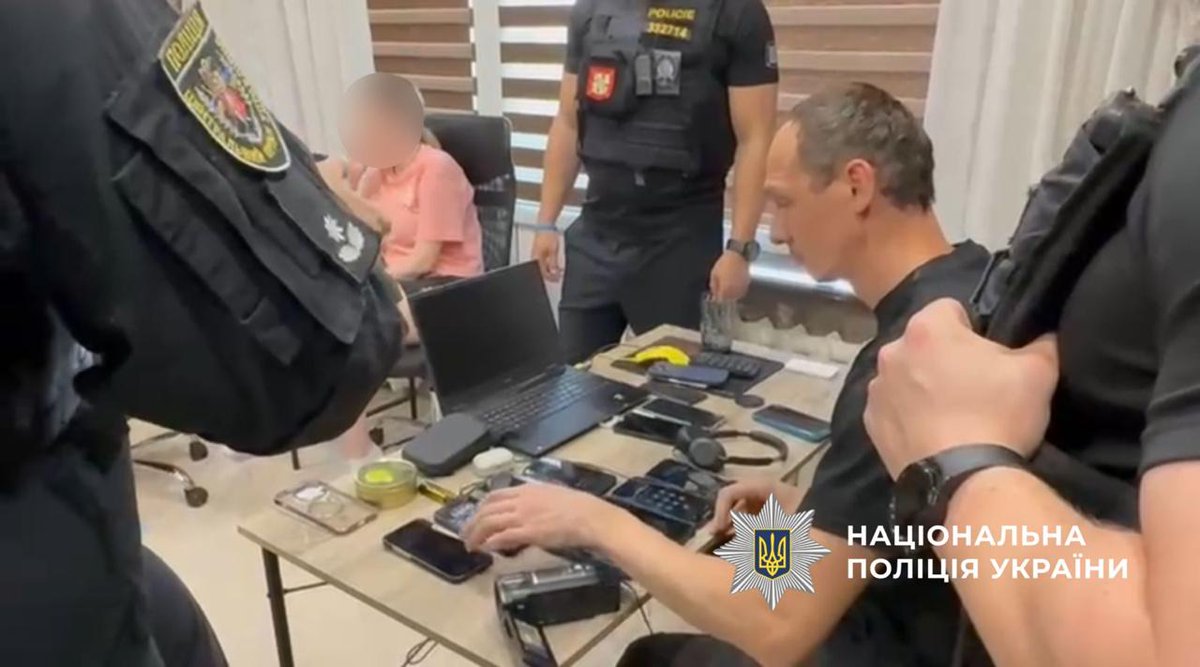 NPU_GOV_UA's tweet image. ❌Нацполіція у спільній міжнародній операції з чеськими правоохоронцями ліквідувала масштабну мережу кол-центрів
🔗Деталі: bit.ly/3IXjkwU
🔗youtube.com/watch?v=Nt4-op…