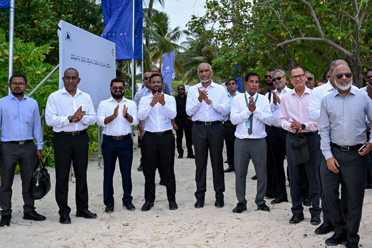 The President's Office (@presidencymv) on Twitter photo President Dr <a href="/MMuizzu/">Dr Mohamed Muizzu</a> attends the official commencement ceremony for the new harbour in Fodhdhoo. At the ceremony, the Minister of Construction, Housing and Infrastructure, Dr Abdulla Muththalib, officially commenced the project.
#RayyithunGaathah #NoonuVisit President Dr <a href="/MMuizzu/">Dr Mohamed Muizzu</a> attends the official commencement ceremony for the new harbour in Fodhdhoo. At the ceremony, the Minister of Construction, Housing and Infrastructure, Dr Abdulla Muththalib, officially commenced the project.
#RayyithunGaathah #NoonuVisit