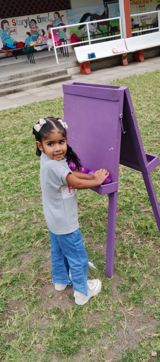 JafferyAcademy's tweet image. Camp was fun under the sun, I sorted my colours — now I’m done!

#OutdoorFun #ColourSorting #summerfun #summercamp #nurseryschool #jafferyacademymombasa
