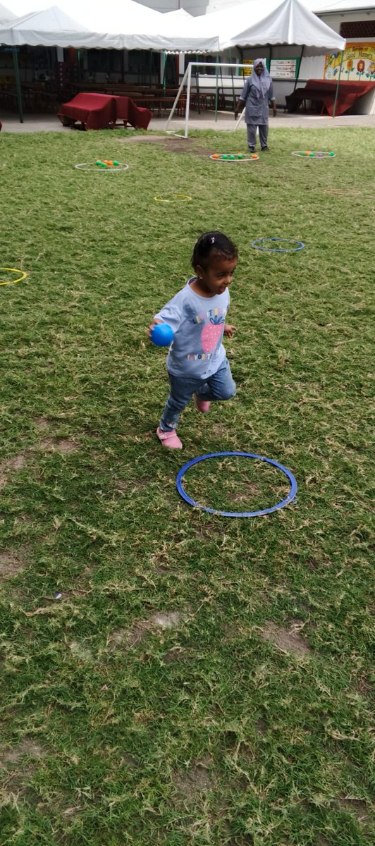 JafferyAcademy's tweet image. Camp was fun under the sun, I sorted my colours — now I’m done!

#OutdoorFun #ColourSorting #summerfun #summercamp #nurseryschool #jafferyacademymombasa