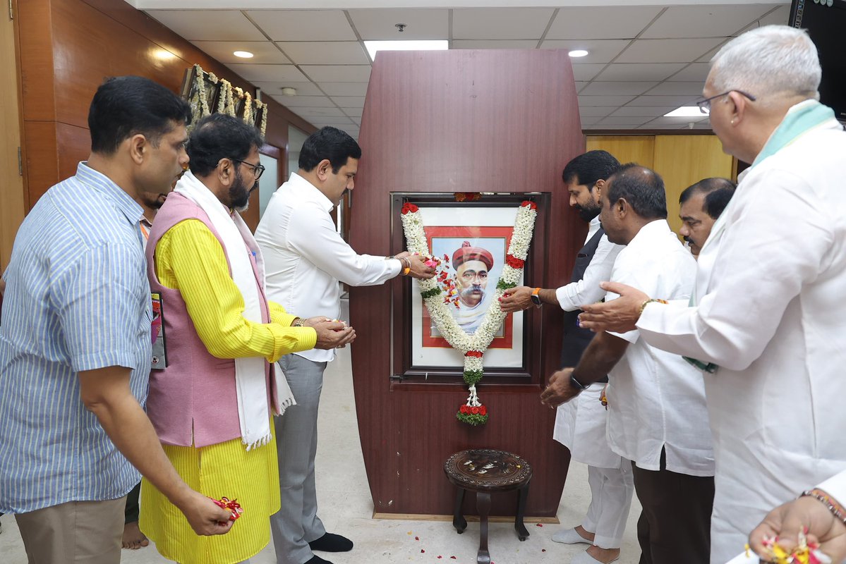 CTRavi_BJP's tweet image. "ಸ್ವರಾಜ್ಯ ನನ್ನ ಜನ್ಮಸಿದ್ಧ ಹಕ್ಕು, ಅದನ್ನು ಪಡೆದೇ ತೀರುತ್ತೇನೆ" ಎನ್ನುತ್ತಾ ಸ್ವಾತಂತ್ರ್ಯ ಸಂಗ್ರಾಮ ವೇಗವನ್ನು ಪಡೆಯಲು ಕಾರಣರಾದ, ಹಿಂದೂ ಸಂಪ್ರದಾಯಗಳನ್ನು ರಾಷ್ಟ್ರಭಾವದ ಉದ್ದೀಪನಕ್ಕೆ ಪ್ರೇರೇಪಣೆ ನೀಡಿದ ಸ್ವಾತಂತ್ರ್ಯ ಸೇನಾನಿ, ಸಮಾಜ ಸುಧಾರಕರಾದ ಲೋಕಮಾನ್ಯ ಬಾಲಗಂಗಾಧರ ತಿಲಕ್
ಅವರ ಜನ್ಮದಿನದಂದು @BJP4Karnataka ರಾಜ್ಯ ಕಾರ್ಯಾಲಯ…