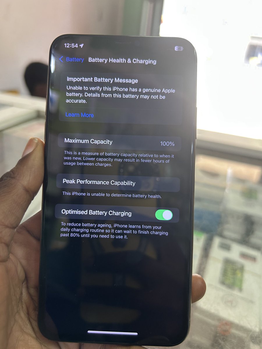 Makanjila_23's tweet photo. 🍏 iPhone 11 Pro Max 🍎 
Storage: 256GB.
Battery capacity 🪫 100% (Changed).
Going at K7,999 slightly negotiable.

Call/text +260976877046

Kindly retweet. https://t.co/TuHfT7rCVJ
