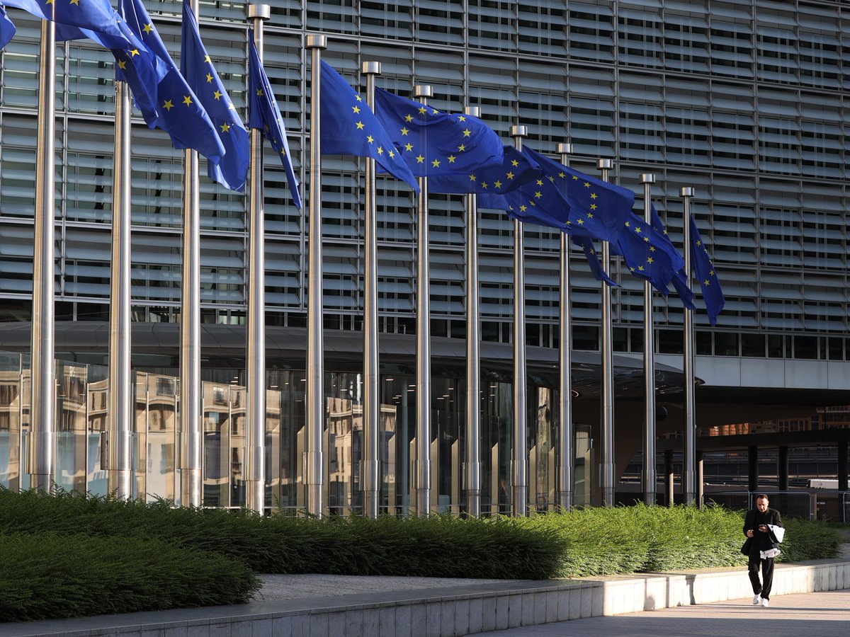 ChinaDaily's tweet image. The United States' #tariffs on European Union imports — potentially up to 30 percent from Aug 1 — will push countries and companies to diversify their supply chains and seek non-US markets rather than inclining toward the #US, according to #trade experts. #EU…