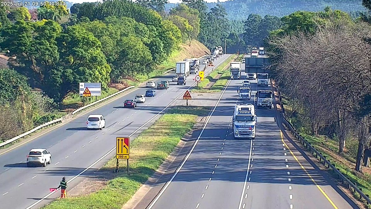 i_trafficKZN's tweet image. 186283: Roadworks: N3 Northbound before Peter Brown Dr: Right lane closed: Drive Carefully
For more info
i-traffic.co.za/region/KwaZulu