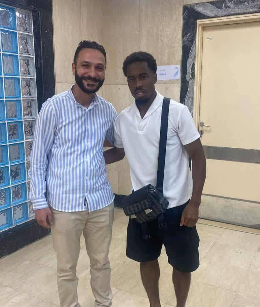 aGj4jUyNFaDq1WN's tweet image. من اوصل هؤلاء إلى اللاعب للعلم الصورتين في نفس المكان
وهما اول من سرب الصور على وسائل التواصل الاجتماعي
