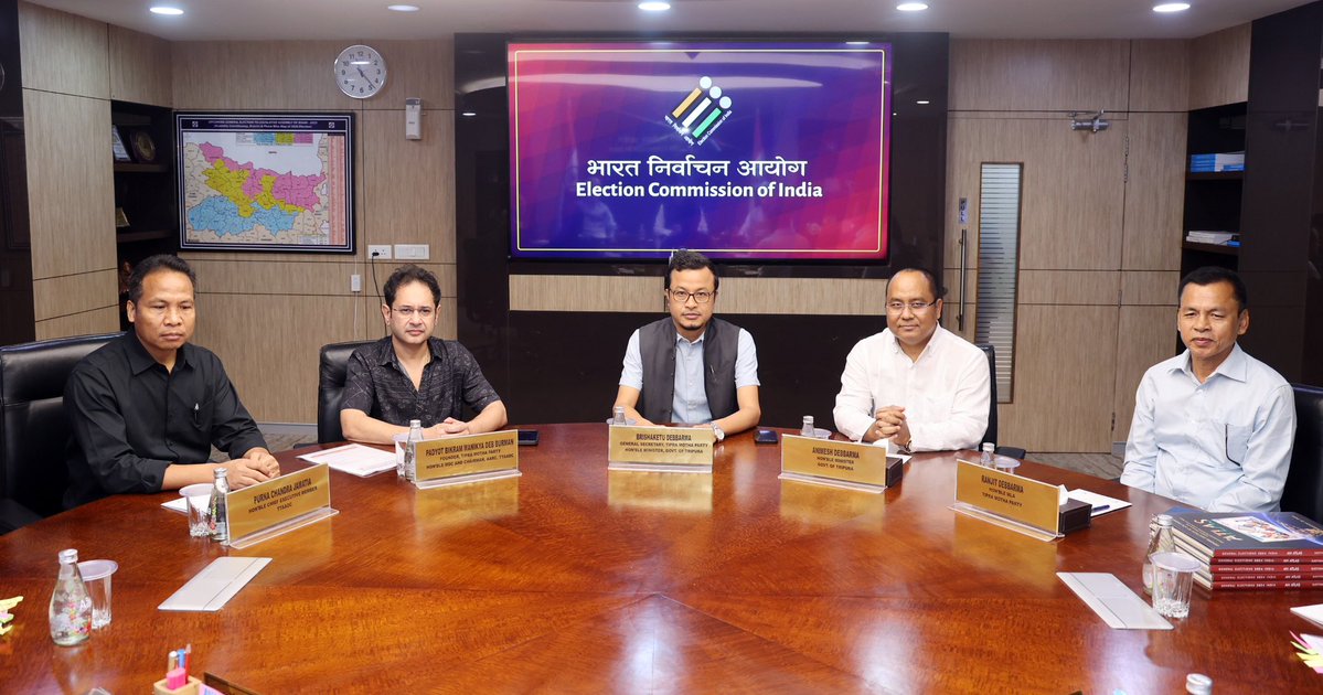 #CEC Gyanesh Kumar and ECs Dr. Sukhbir Singh Sandhu and Dr. Vivek Joshi had an interaction with a delegation from Tipra Motha Party led by its General Secretary Shri Brishaketu Debbarman &amp; received their suggestions at Nirvachan Sadan, Delhi.

Read more : eci.gov.in/eci-backend/pu…