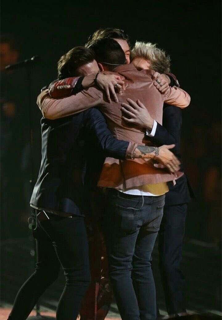 erodarryx's tweet image. if youโre looking for me, iโm in a corner crying all my tears