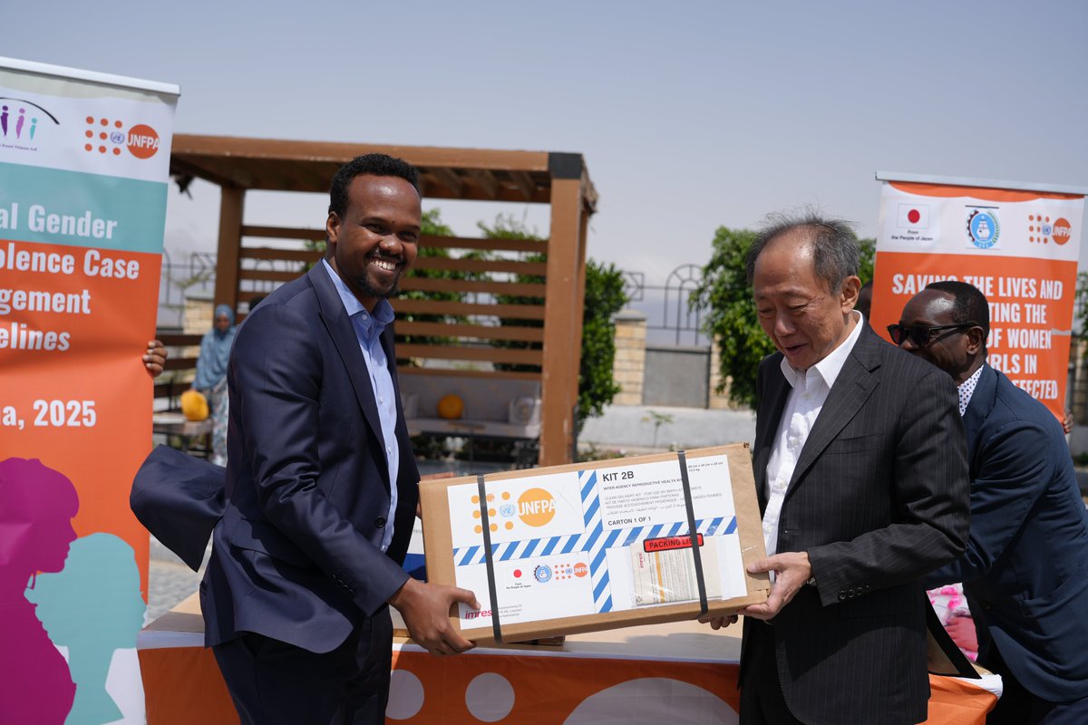 UNFPAEthiopia's tweet image. 🤝 In Jijiga with 🇯🇵 H.E SHIBATA Hironori, Japan's Ambassador to #Ethiopia @JapanEthiopia!
We met regional leaders, visited Karamara Hospital’s maternity ward, a mobile health clinic supported by @UNFPA & @JapanGov, & a youth center empowering young people.
#UNFPAThanksJapan