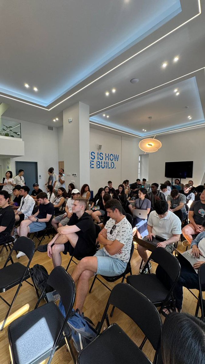 Scallop_io's tweet image. 🇬🇷Scallop has landed in @SuiHubEU Athens for the OceanDAO Summit!

If you&apos;re a Sui builder in the area, we look forward to connecting with you!🤝