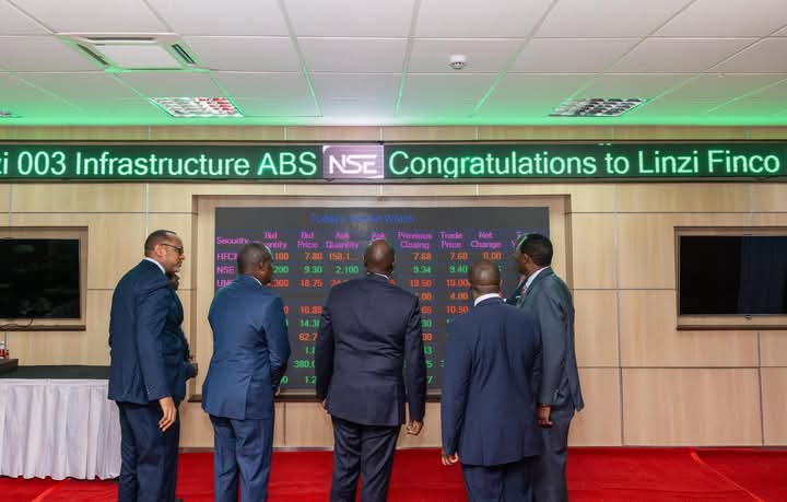 JohnMbadiN's tweet image. Joined H.E @WilliamsRuto at the Nairobi Securities Exchange for the bell-ringing to celebrate the listing of the Linzi Asset-Backed Security which has raised over 44Billion.
