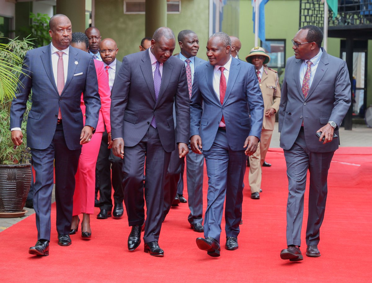 JohnMbadiN's tweet image. Joined H.E @WilliamsRuto at the Nairobi Securities Exchange for the bell-ringing to celebrate the listing of the Linzi Asset-Backed Security which has raised over 44Billion.