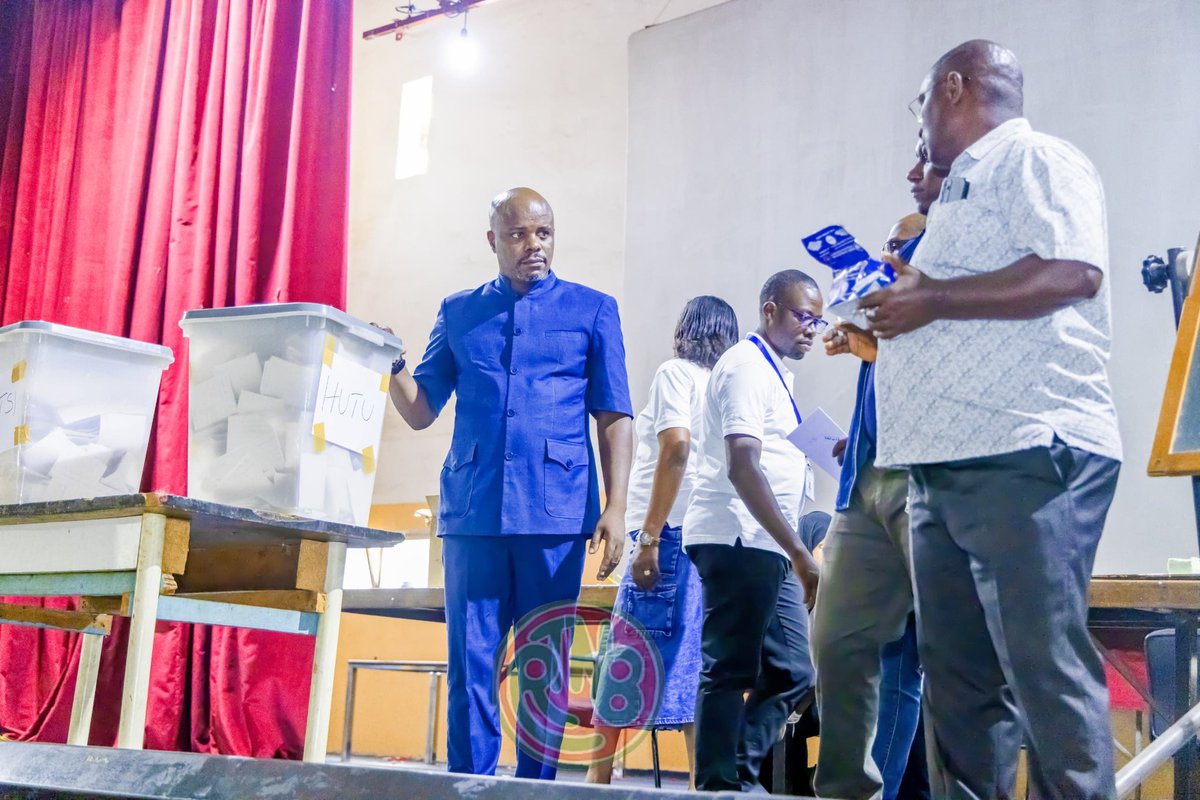 RTNB (@rtnburundi) on Twitter photo #Burundi : Elections sénatoriales en Province de Bujumbura.
Les élections des Sénateurs dans <a href="/BujumburaProv/">Province Bujumbura</a> se déroulent ce mercredi 23 juillet 2025 au Centre islamique en Commune Mukaza. Le scrutin a débuté à 6h00 du matin, et le dépouillement a commencé vers 8h40 min.
Au #Burundi : Elections sénatoriales en Province de Bujumbura.
Les élections des Sénateurs dans <a href="/BujumburaProv/">Province Bujumbura</a> se déroulent ce mercredi 23 juillet 2025 au Centre islamique en Commune Mukaza. Le scrutin a débuté à 6h00 du matin, et le dépouillement a commencé vers 8h40 min.
Au