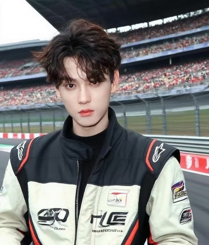 wbngsh175779's tweet photo. 🏎️🏎️go for a ride 
#TianXuningZiYu https://t.co/WpXO63hzeh