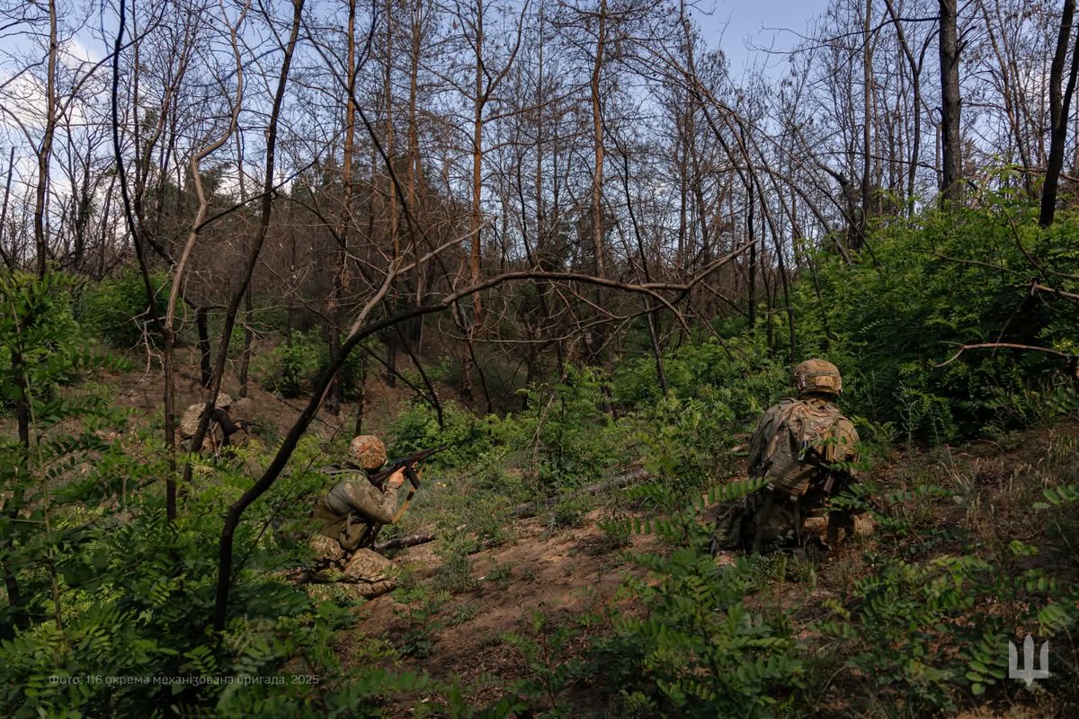 GeneralStaffUA's tweet image. На полігоні 116 ОМБр постійно триває підготовка — підрозділи бригади відпрацьовують завдання в умовах максимального наближення до реального бою. Це — основа майбутніх перемог.
Комунікаційний підрозділ 116 окремої механізованої бригади
#підготовкаЗСУ2025
