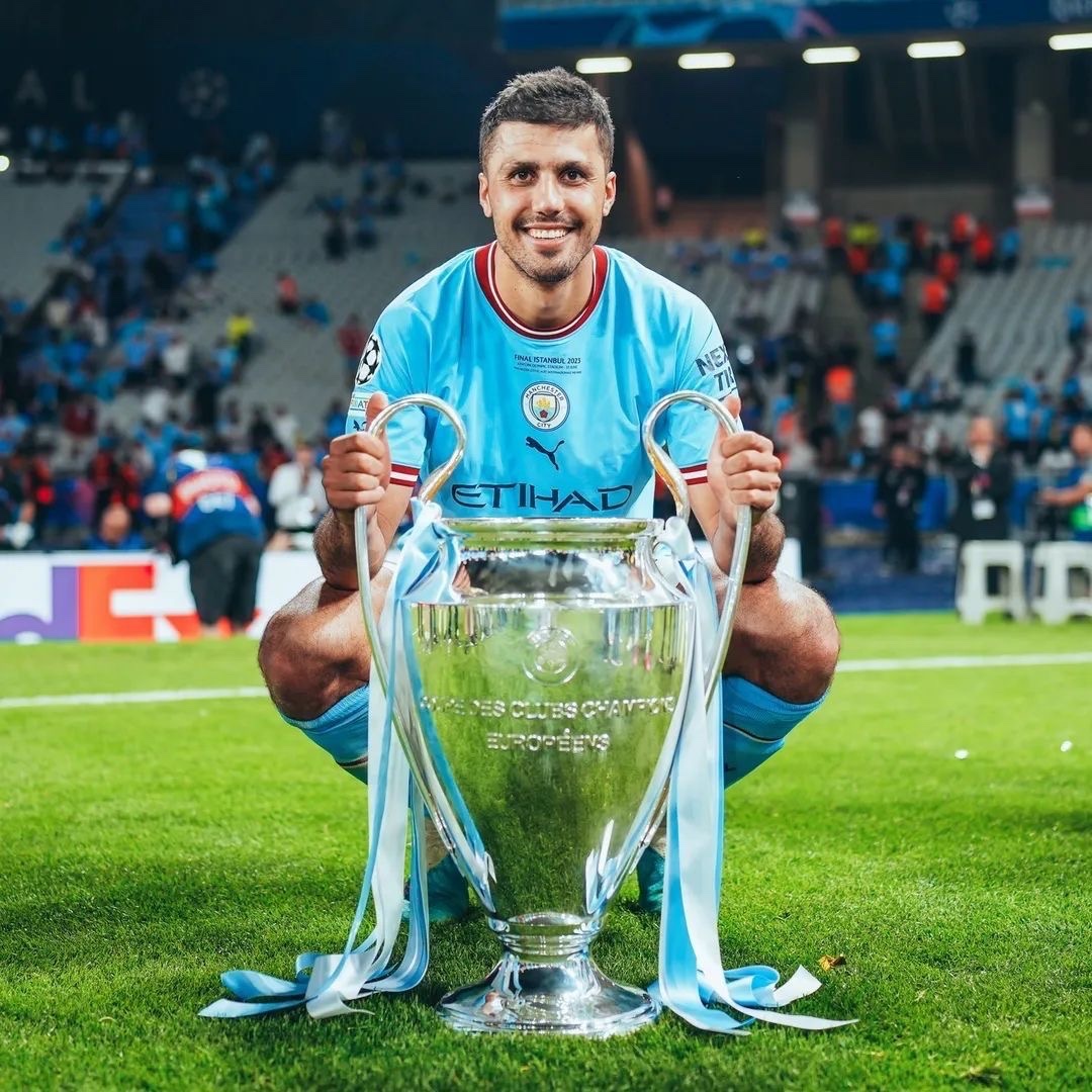 theMadridZone's tweet image. 🚨 Real Madrid have a decision to make: wait until Rodri’s contract runs down, or make a last minute offer this summer.
Florentino Perez is the master of such deals. Late offers force the recipients to make quick decisions, and in many cases it works. @diarioas