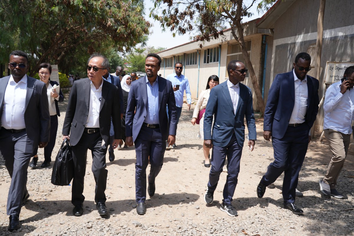 UNFPAEthiopia's tweet image. 🤝 In Jijiga with 🇯🇵 H.E SHIBATA Hironori, Japan's Ambassador to #Ethiopia @JapanEthiopia!
We met regional leaders, visited Karamara Hospital’s maternity ward, a mobile health clinic supported by @UNFPA & @JapanGov, & a youth center empowering young people.
#UNFPAThanksJapan
