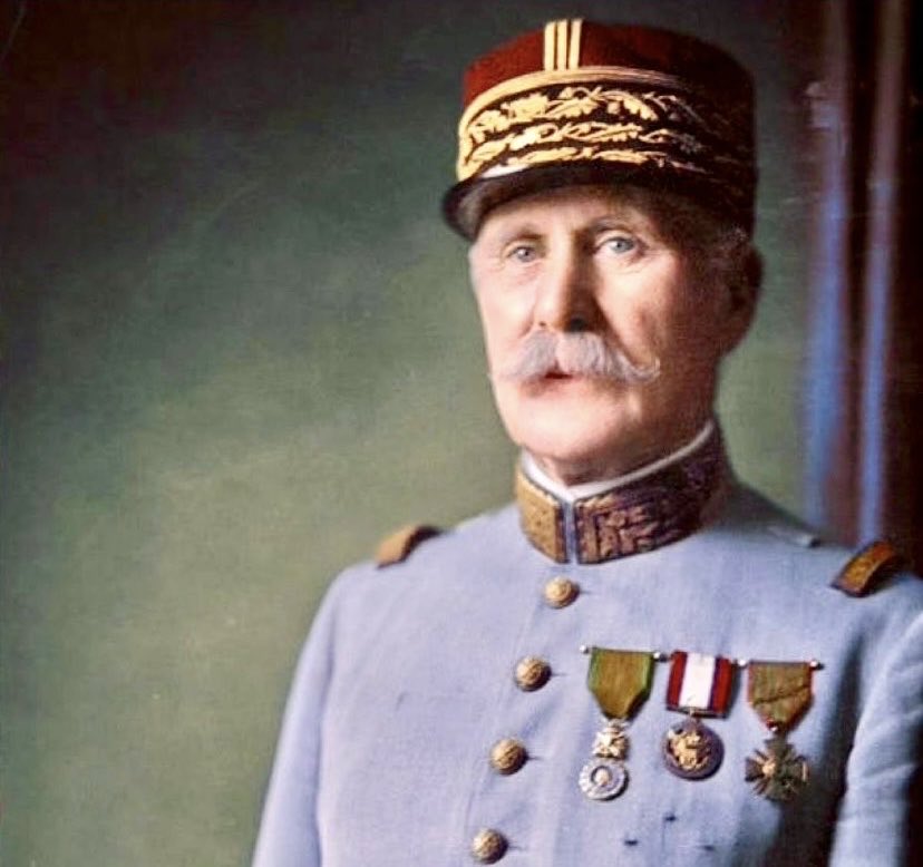 SaintMontjoie's tweet image. 23 juillet 1951, rappel à Dieu du Maréchal Philippe Pétain. « Sans Pétain, qui avait impressionné, bluffé et blousé Hitler, la France n'aurait été qu'un vaste camp de concentration où pâtissaient quarante millions d'otages. Que de Gaulle, alors, voulût faire le malin à la B.B.C.,…