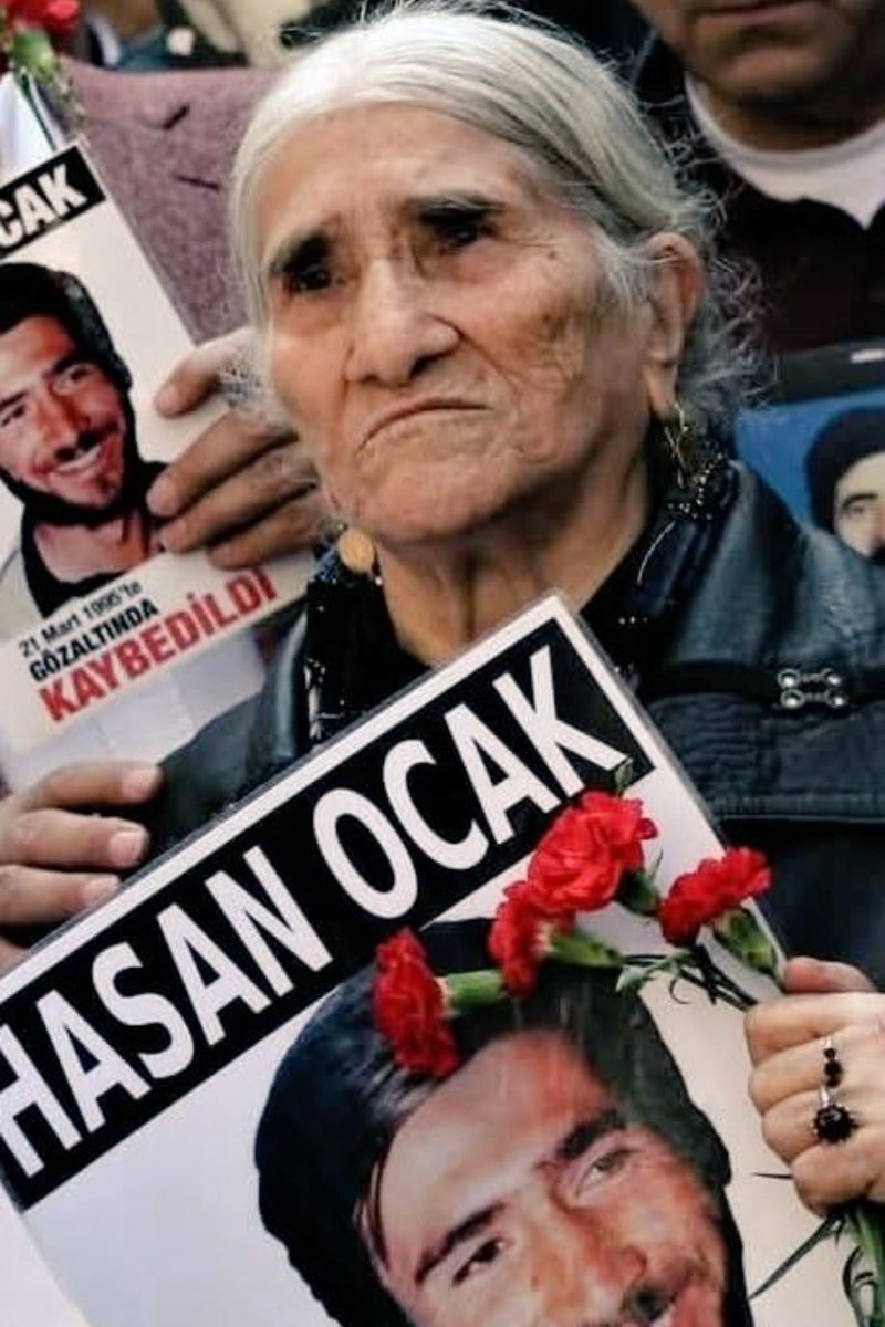 İHD HAKKARİ ŞUBESİ (@ihdhakkari) on Twitter photo Hakikat ve Adalet mücadelemizin en güçlü sesi Cumartesi Annesi sevgili Emine Ocak’ı kaybetmenin derin üzüntüsünü yaşıyoruz.
Emine Annenin adalet mücadelesini bıraktığı yerden devam ettireceğimizin sözünü veriyoruz.
<a href="/CmrtesiAnneleri/">Cumartesi Anneleri</a>
<a href="/ihdgenelmerkez/">İHD Genel Merkezi</a> Hakikat ve Adalet mücadelemizin en güçlü sesi Cumartesi Annesi sevgili Emine Ocak’ı kaybetmenin derin üzüntüsünü yaşıyoruz.
Emine Annenin adalet mücadelesini bıraktığı yerden devam ettireceğimizin sözünü veriyoruz.
<a href="/CmrtesiAnneleri/">Cumartesi Anneleri</a>
<a href="/ihdgenelmerkez/">İHD Genel Merkezi</a>