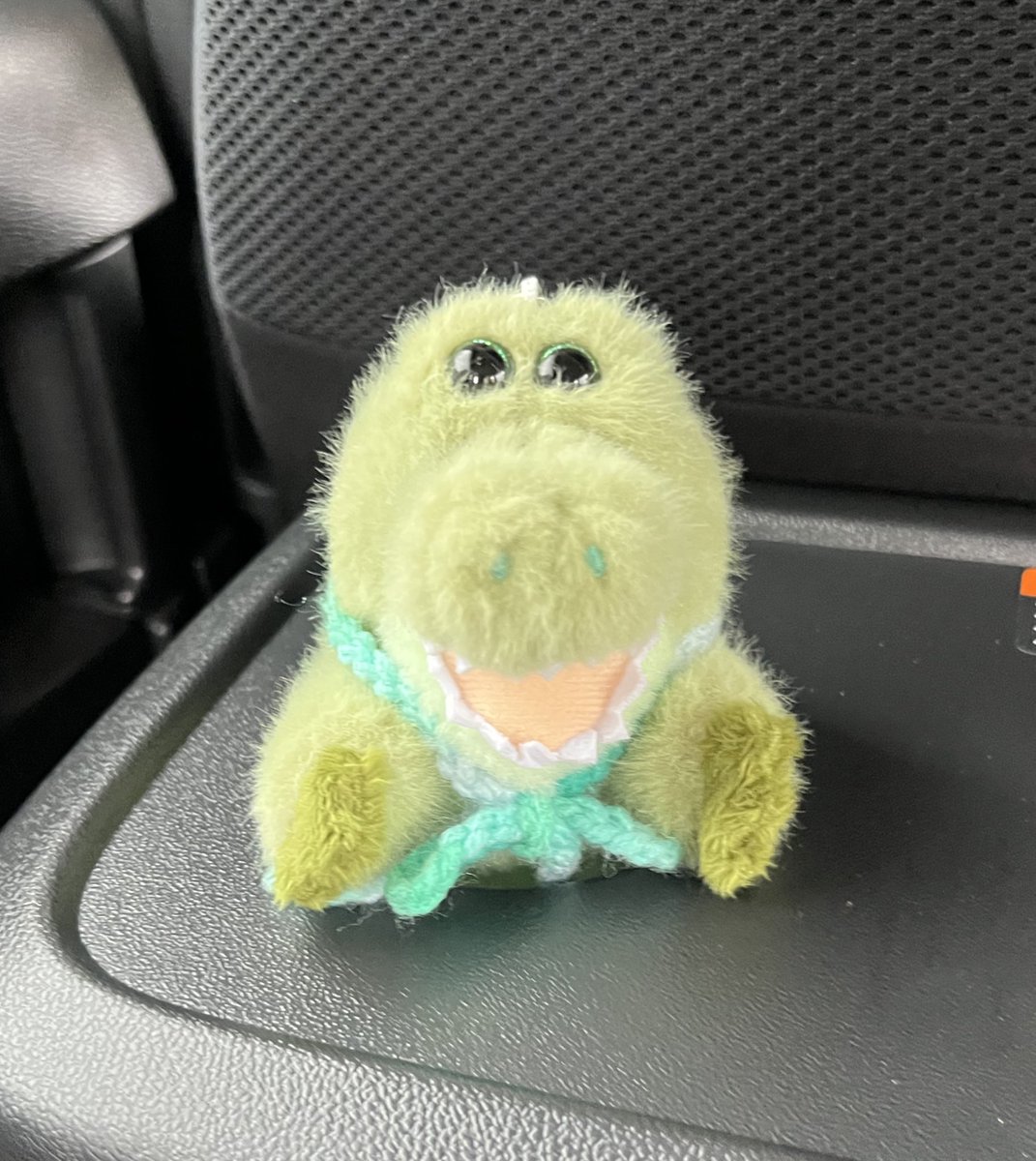 母の子なのですが、本日7/23、11時頃東京都立小児総合医療センターにて不注意で紛失してしまいました
もし心当たり、拾った、見かけたなどの情報がありましたこちらのアカウントに連絡を頂けますと幸いです
↓この写真の子で、セリアに販売しているスイカのバック、中に塩分タブレットが入っております