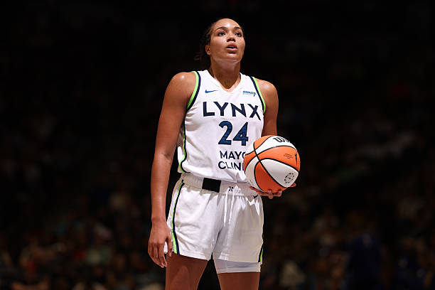 DailyNBAStats's tweet image. Game Summary: Lynx vs. Sky
Lynx won 91-68
Top Performers:
Napheesa Collier: 19pts, 8reb, 4ast, 4blk, 1stl, 0tov
Kayla McBride: 19pts, 5reb, 3ast, 1stl, 3 3pm
Bridget Carleton: 11pts, 5reb, 3stl, 1blk, 3 3pm
Kia Nurse: 16pts, 8reb, 1ast, 1stl, 3 3pm