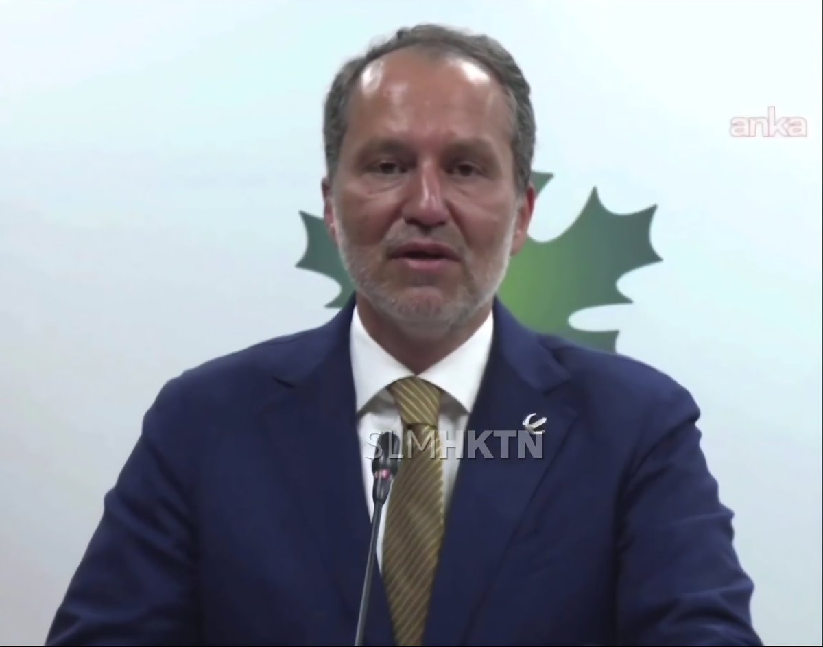 Coca-Cola sürüp yananların kravat ceketle imtihanı. Ben bu manzaraya oy veririm. Vücuda yoğurt da sürülse, evde tüp de patlasa, işinin başında.