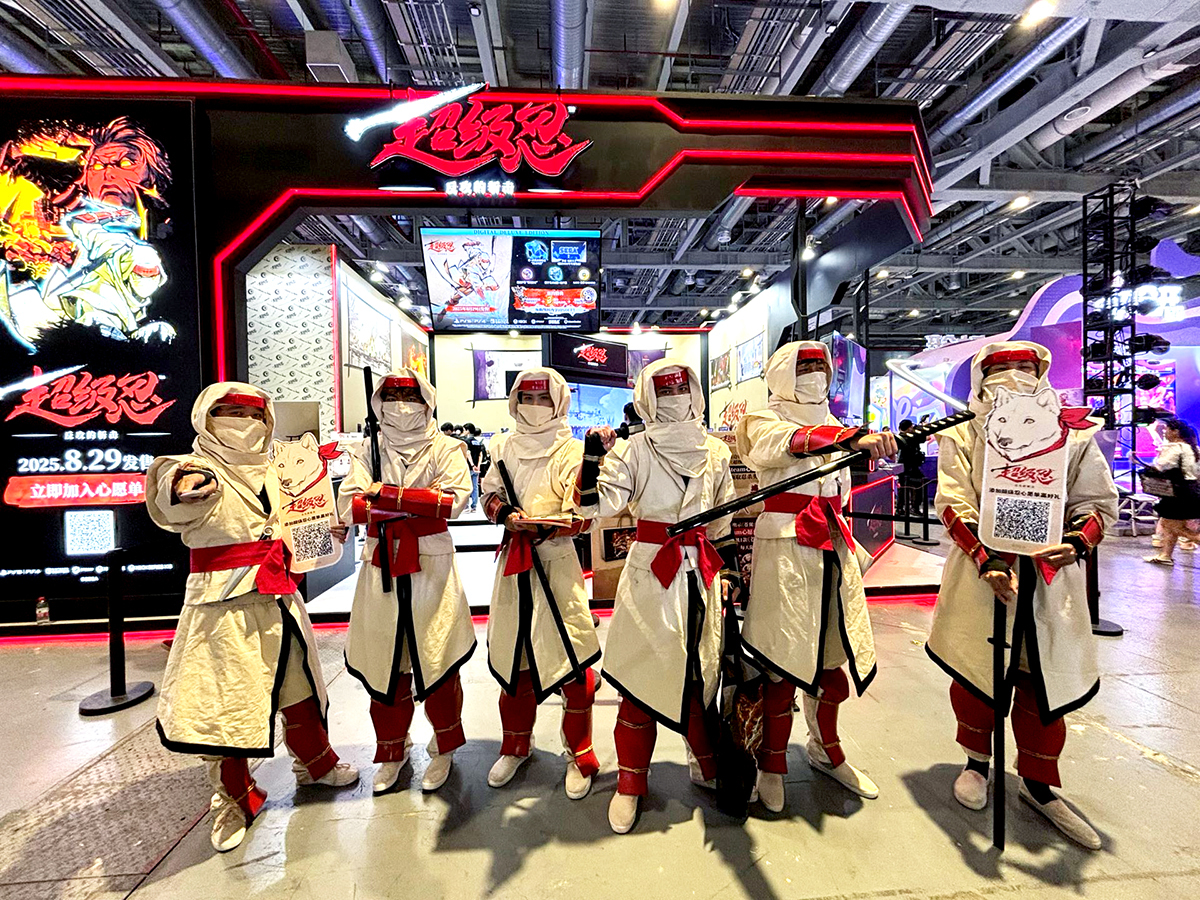 SEGA_OFFICIAL's tweet image. 7/11(金)から13(日)にかけて中国・上海で開催された中国最大級のリアルイベント「Bilibili World 2025」にセガが出展しました!
セガブースの中心は試遊ステージも備えた『ソニックレーシング クロスワールド』エリア。忍者も登場した『SHINOBI 復讐の斬撃』ブースでも多くの方に試遊いただきました!