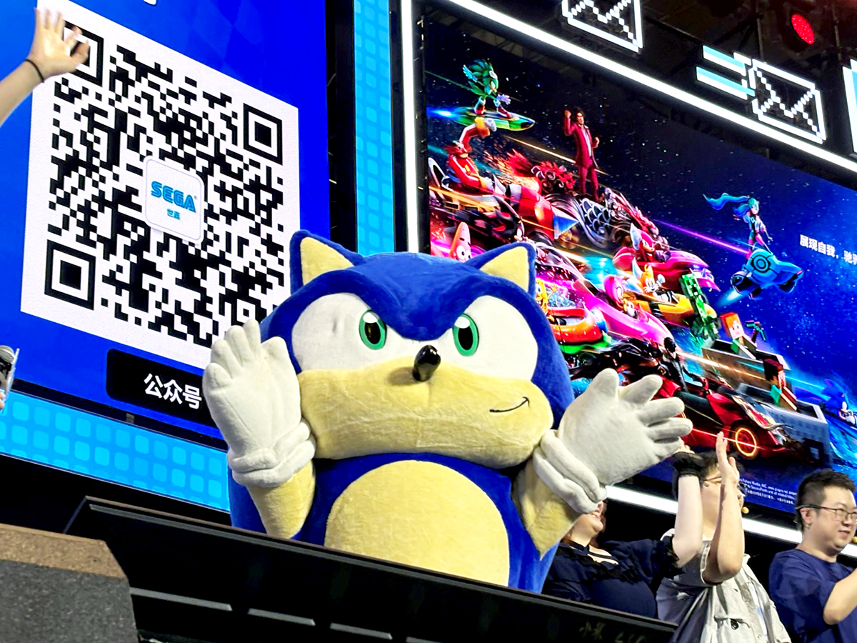 SEGA_OFFICIAL's tweet image. 7/11(金)から13(日)にかけて中国・上海で開催された中国最大級のリアルイベント「Bilibili World 2025」にセガが出展しました!
セガブースの中心は試遊ステージも備えた『ソニックレーシング クロスワールド』エリア。忍者も登場した『SHINOBI 復讐の斬撃』ブースでも多くの方に試遊いただきました!