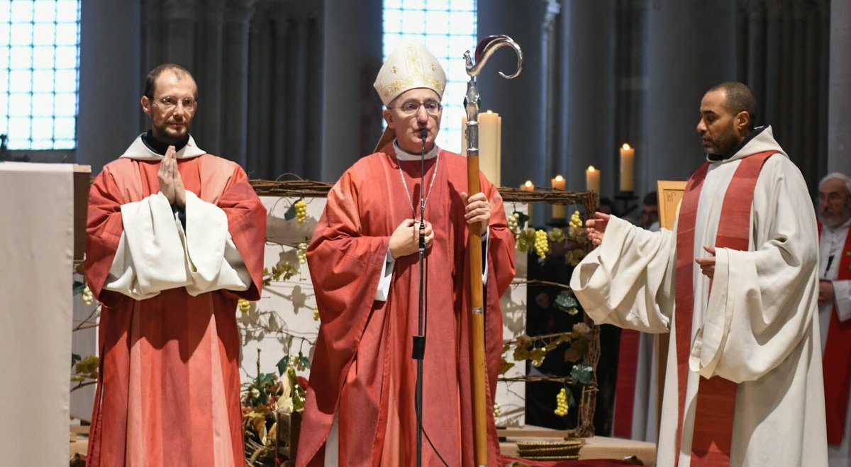 Le Salon Beige tweet media