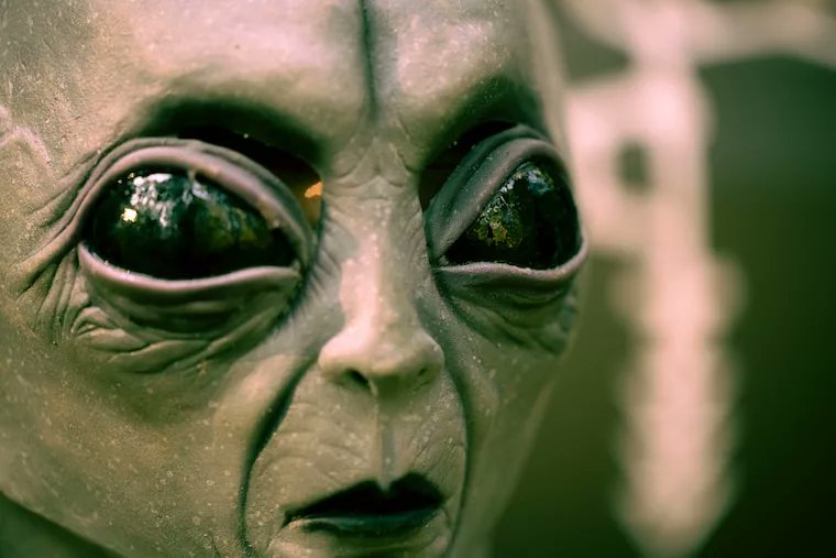 DracoBlaze51's tweet image. The Dawn of a New Era
The world is on the brink of a new era as governments and institutions begin to break the silence surrounding UFOs. With the recent declassification of military files and a surge in credible sightings, ... Read more #UFOTwitter👉 alienatedmedia.com/ufo-disclosure…