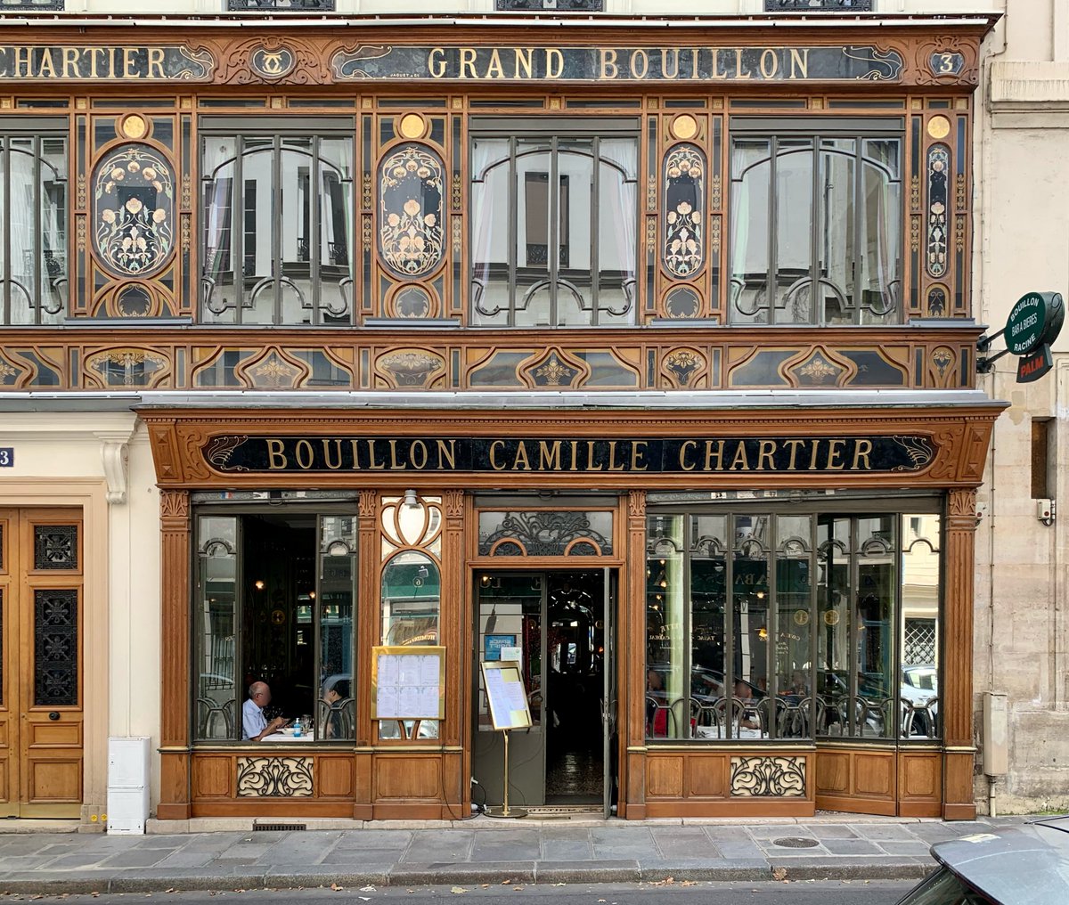 Parisianaes1's tweet image. Stepping into the charm of Bouillon Camille Chartier, a slice of Parisian history 🍲🏛️