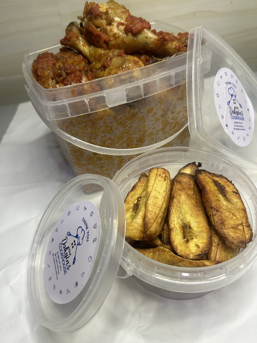 ChefDCookhouse's tweet image. If happiness was a plate — this would be it! 😋🍛🔥
Jollof rice, peppered chicken, and fried plantain… the holy trinity of pure satisfaction! 🤤✨
One bite and your taste buds will thank you. Who’s placing an order today? 👇🏽
#JollofGoals #PepperChickenMagic #PlantainPerfection