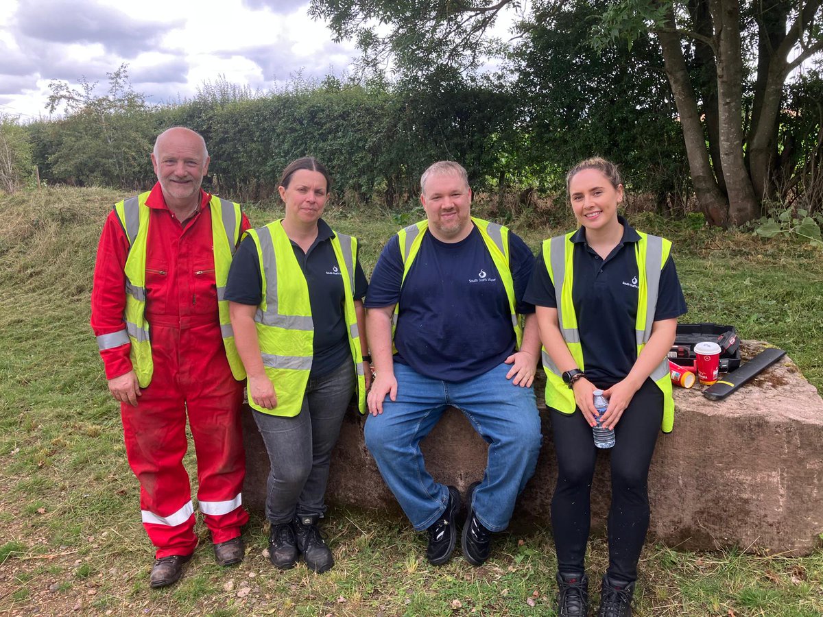 LHCRT1's tweet image. Big thanks to the team of four from @SthStaffsWater who rolled up their sleeves at Darnford Moors Ecology Park on Tuesday!
They tackled hedge trimming, cleared access verges and overhanging branches, and even gave the old lock area a much-needed tidy. 👏