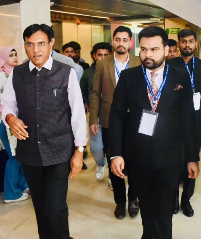 DR.LAKSHYA MITTAL (@drlakshyamittal) on Twitter photo UDF के मजबूत स्तंभ और राष्ट्रीय उपाध्यक्ष डॉ. अमित व्यास जी को जन्मदिन की हार्दिक शुभकामनाएँ।
<a href="/Amitvyas11123/">Dr Amit Vyas</a> <a href="/UDF_BHARAT/">UNITED DOCTORS FRONT (UDF)</a> UDF के मजबूत स्तंभ और राष्ट्रीय उपाध्यक्ष डॉ. अमित व्यास जी को जन्मदिन की हार्दिक शुभकामनाएँ।
<a href="/Amitvyas11123/">Dr Amit Vyas</a> <a href="/UDF_BHARAT/">UNITED DOCTORS FRONT (UDF)</a>