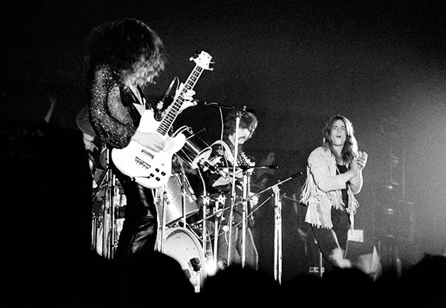 labour_history's tweet image. Well worth a read of @dcsandbrook intro to the “Great British Dream Factory” this morning - on the emergence of Black Sabbath and heavy metal in the 1960s 🦇
“Birmingham more than any other city had become synonymous with the sound and the spectacle of industry”