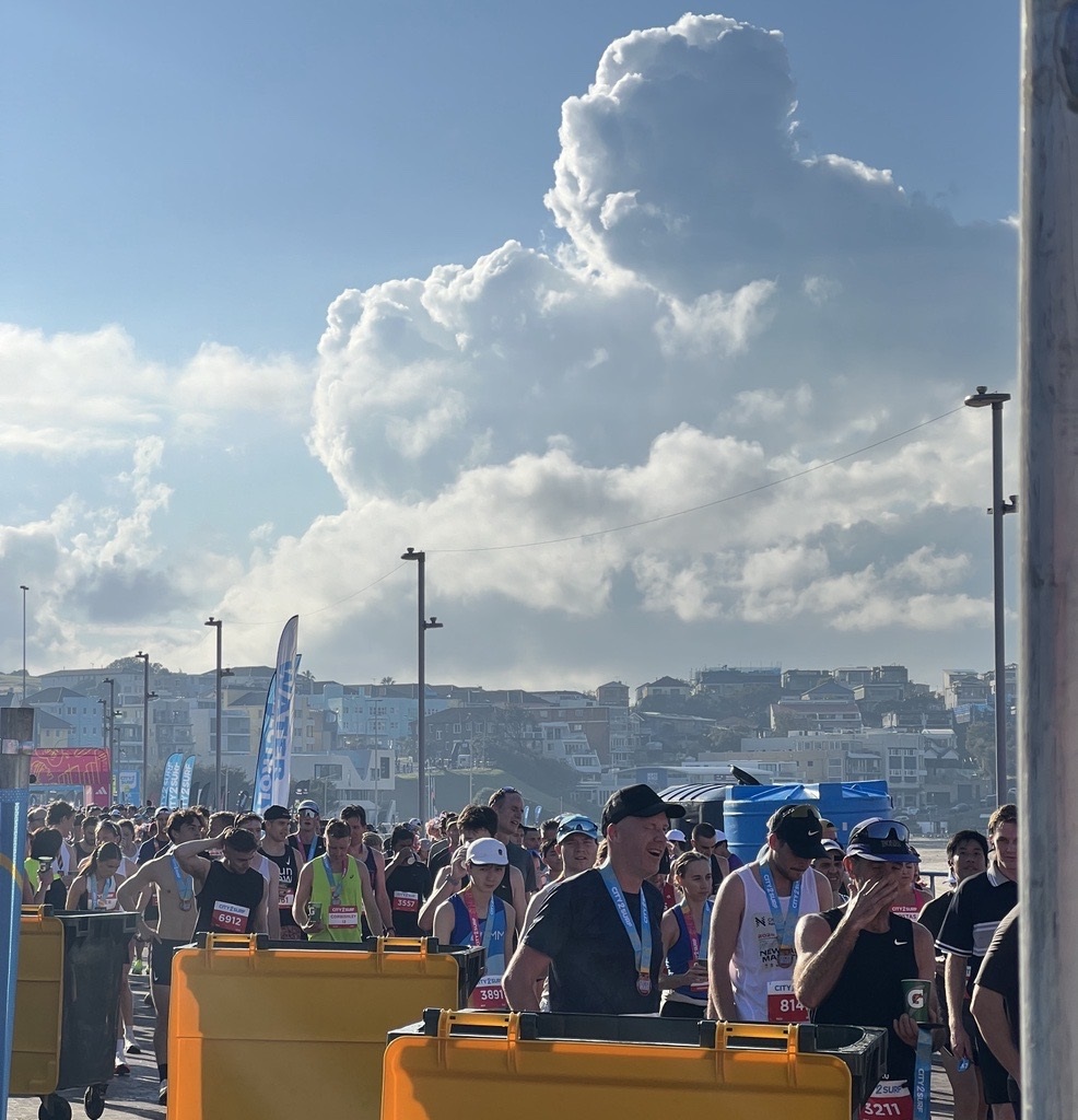 LiveTrafficSyd's tweet photo. 🏃#City2Surf is coming up on Sun 10 Aug.

🚗🚫 Major roads from the city to Bondi Beach will close from 3:30am.

🅿️ Special event clearways will be in effect along the 14km course from early morning. Check signs to avoid a hefty towing fee!

ℹ️ More info: https://t.co/sQ8xXUKByS https://t.co/PKAeCpto8U