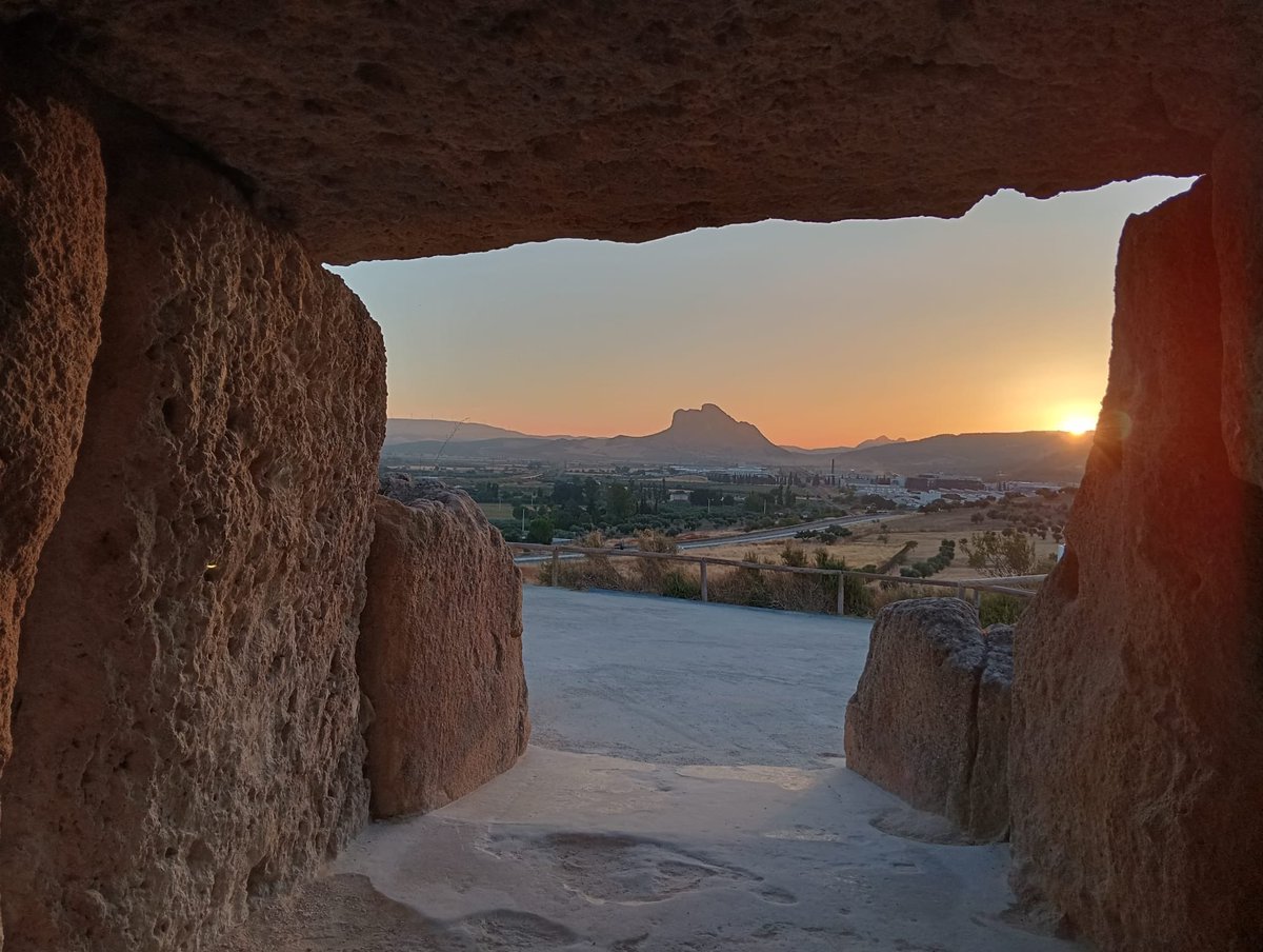 CA_DOLMENESATQ's tweet image. Buenos días desde Menga 🌄
¡Qué salga el sol por Antequera!
#FelizMiercoles #DespiertaConArte @CulturaAND
🕖 07:30 horas