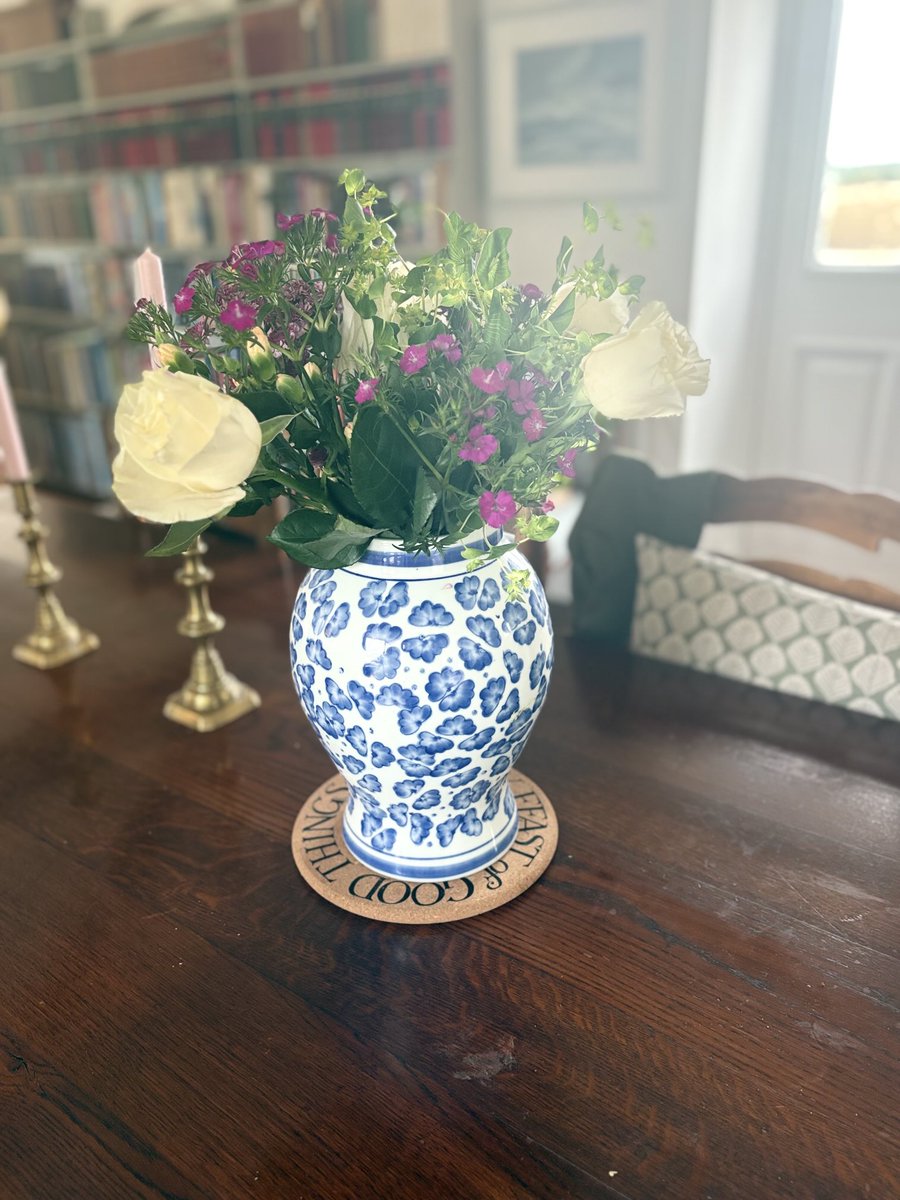 When your sister sends you flowers. #sisters