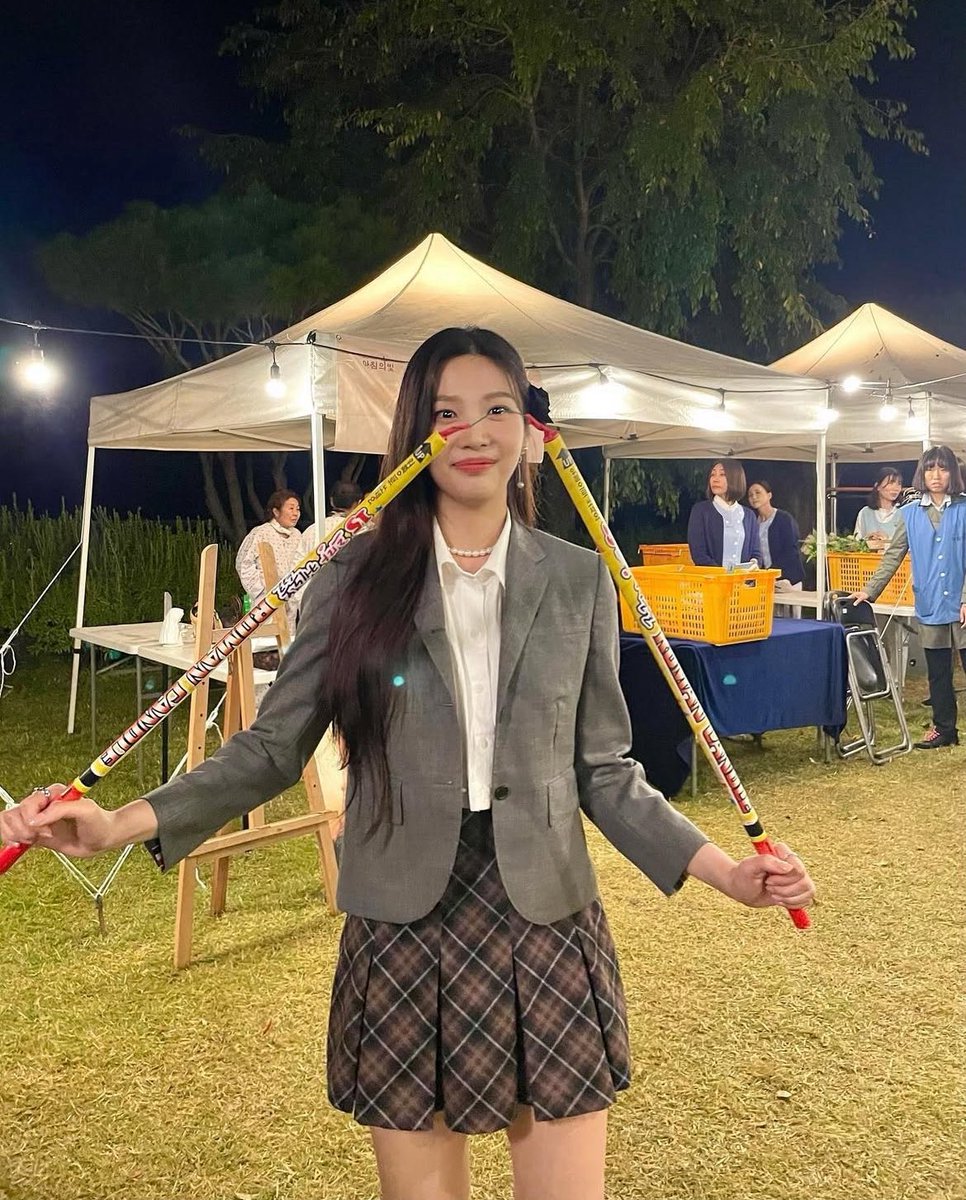 lenvrse's tweet image. hoy estuve 𝐟r. #𝑘u͝riǝʼ𝕤𓋜wōr𝕝d ｡ ︎✺ ⊰ para poder ver a esta nǝw s𝕥αr 𝕚s bōrn 🌟 claramente don’𝕥 m𝕚ss this ꒰ spǝcia𝑙 ♡ ꒱ da𝕪 y por eso me uni a la #m͞yːsānr𝕚o𝕥𖦹n𝕚n para poder escuchar #𝚜m𝕚lǝyで𝐟acēca𝕣d a𝑙𝑙 day !

t𝗁ᧉ ɑ𝗋𝖼𝗁ᧉ𝗋  ♰ ˚. 🏹⃝  *   𝑙en