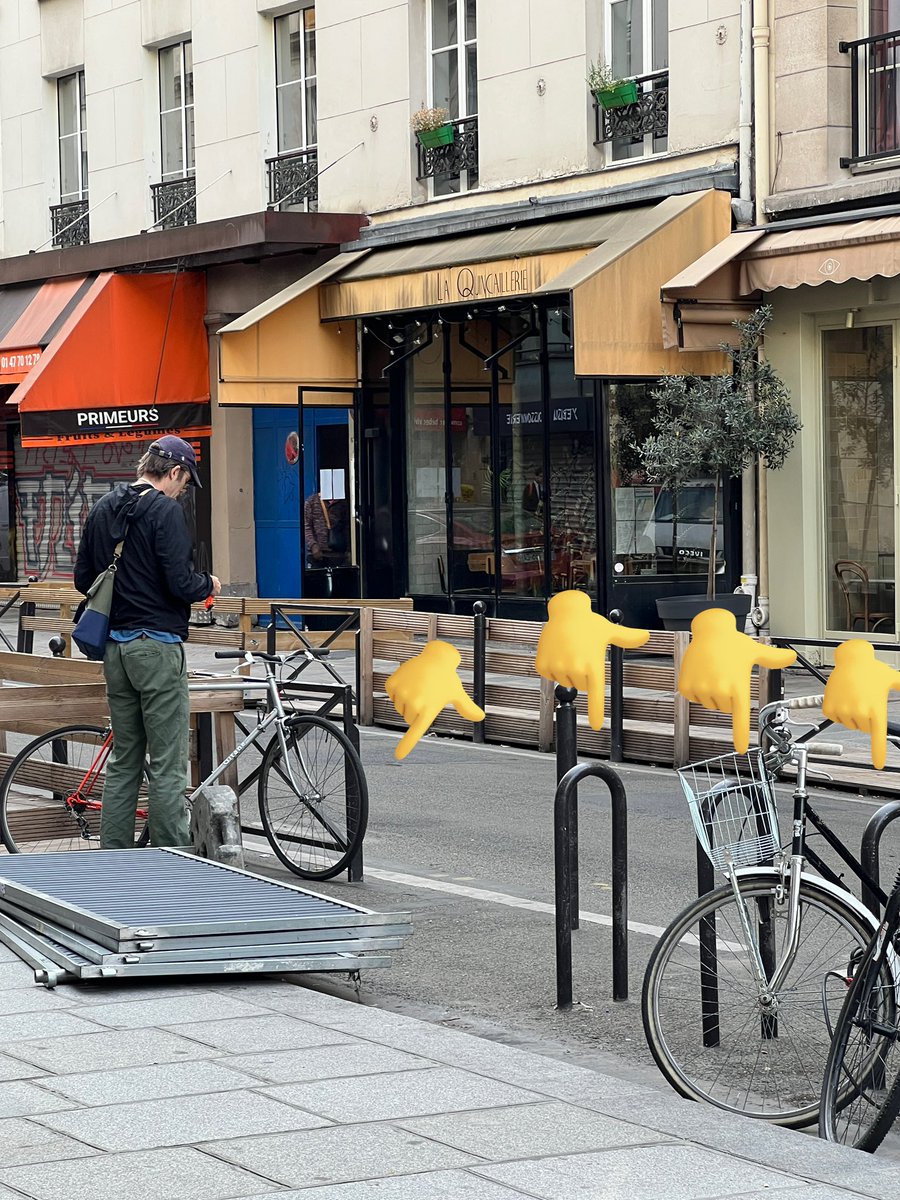 River1Paradis's tweet image. #Pavlov
2 aménagmts à équidistance de son bras. Devinez lequel il utilise pr garer sa monture ⁉️😤
Croix de Saint-André à BANNIR du catalogue mun. : ça coûte et ne sert à rien si ce n’est faciliter les mésusages (🚲 ou protection terrasses)
Fbg St-Denis #Paris10
@Pauline_Joubert