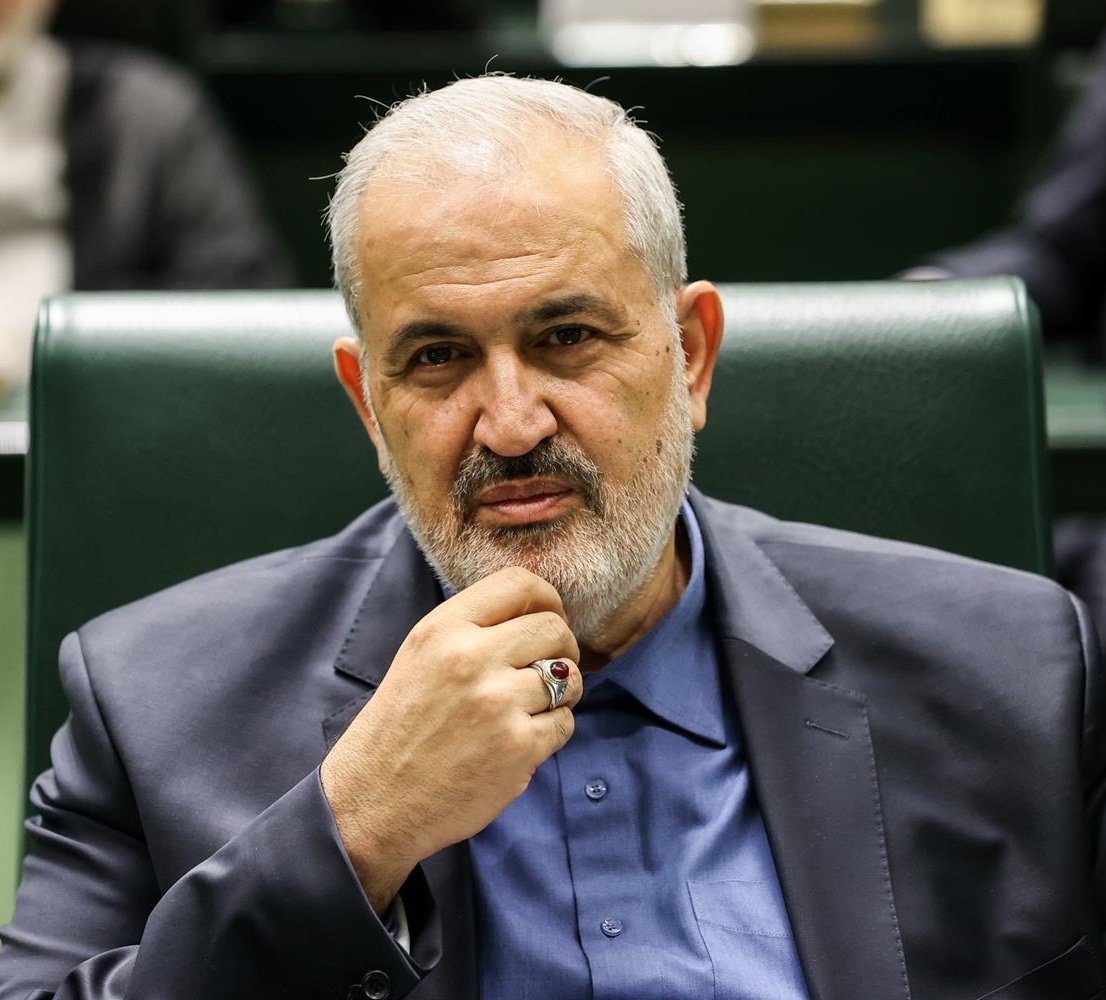 journalist13600's tweet image. وزیر #دولت_رئیسی پاشنه آشیل دولت پزشکیان! آقای #پزشکیان رودروارسی به اسم #وفاق تا کی؟ حل ناترازی ها، نیاز به برنامه و جدیت دارد و کار با لودگی جناب وزیر در مقابل دوربین جلو نمی رود!
